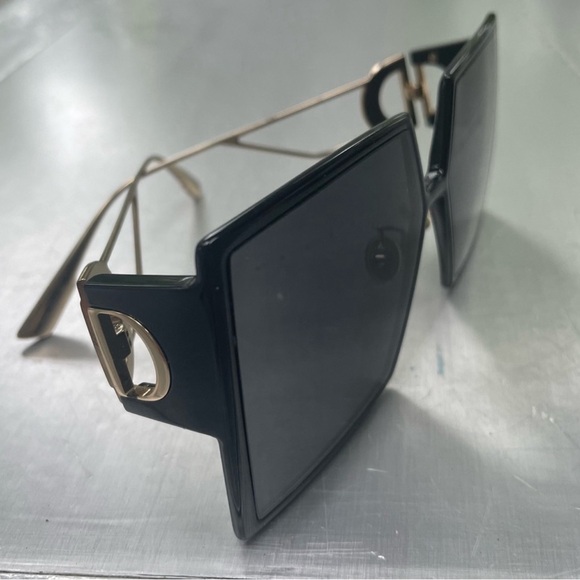 Dior Sunglasses 30Montaigne Black with Gold- with case and cloth- amazing. - Picture 1 of 9